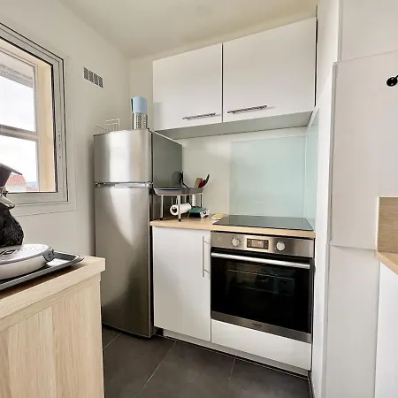 Apartment Moderne Avec Loggia, Vue Degagee